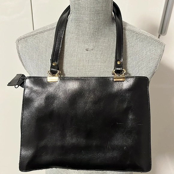 Vintage Shoulder Bag Gold Hardware - Picture 5 of 15